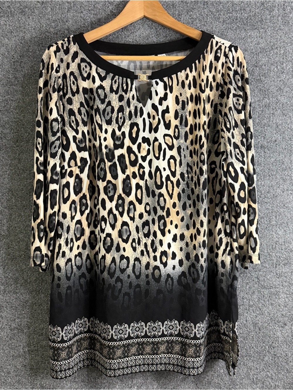 Susan Graver Liquid Knit Top Womens Large Animal Leopard Print Gold Hardware